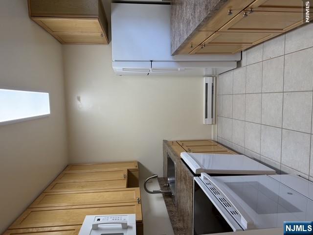 71 A Hawthorne Avenue, Unit A) Park Ridge, NJ 07656 - Photo 17 of 30 Gallery Image 17