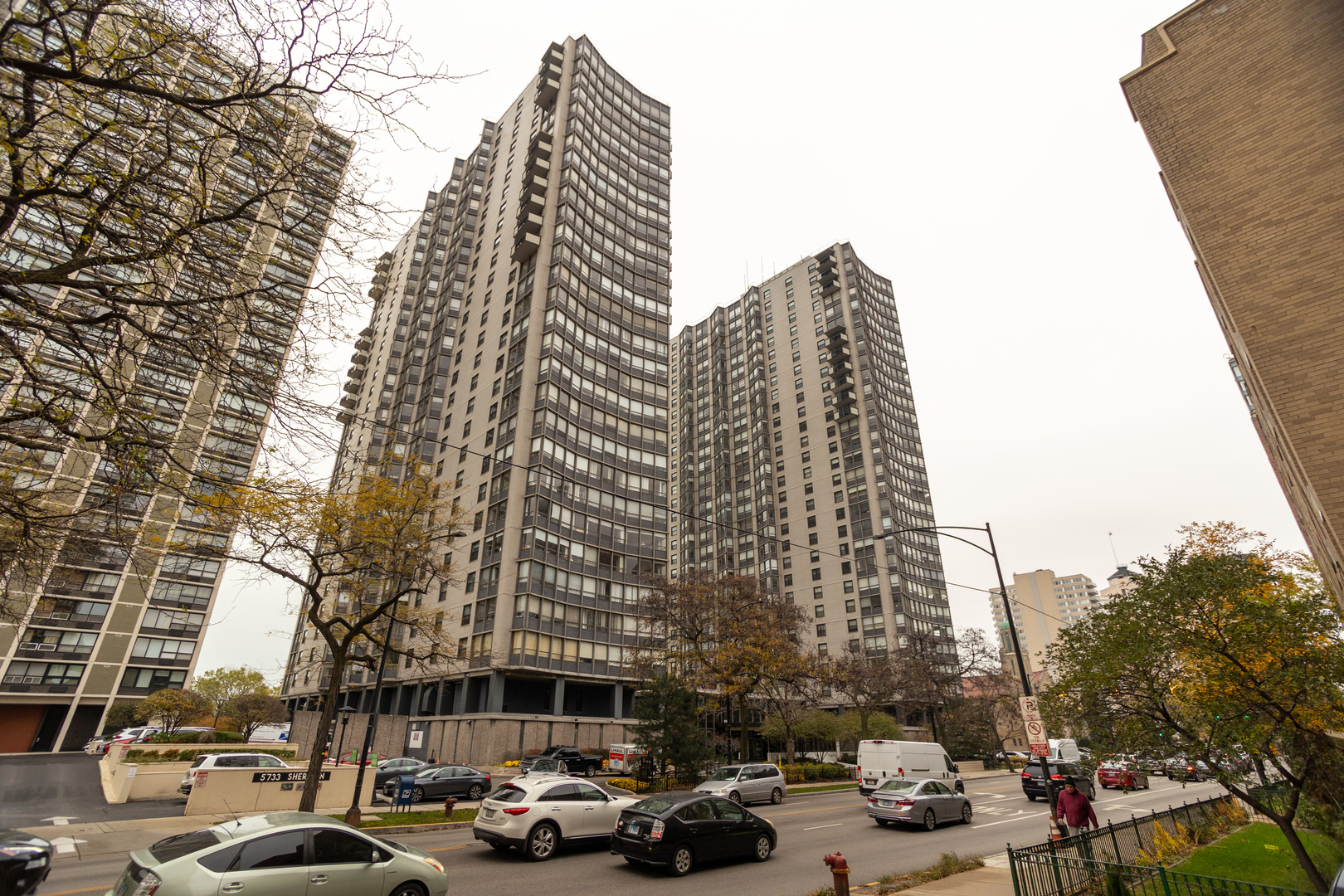 5701 North Sheridan Road, Unit 9N Chicago, IL 60660 - Photo 1 of 17 a building view