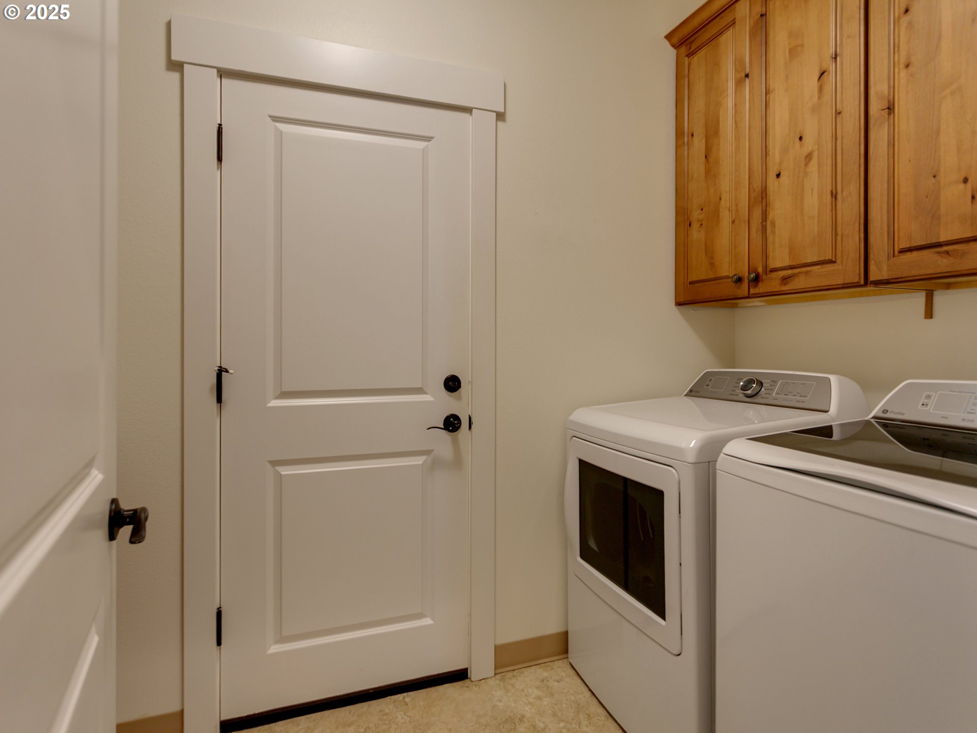 36280 Southeast Hauglum Road Sandy, OR 97055 - Photo 14 of 31 a utility room with dryer and washer