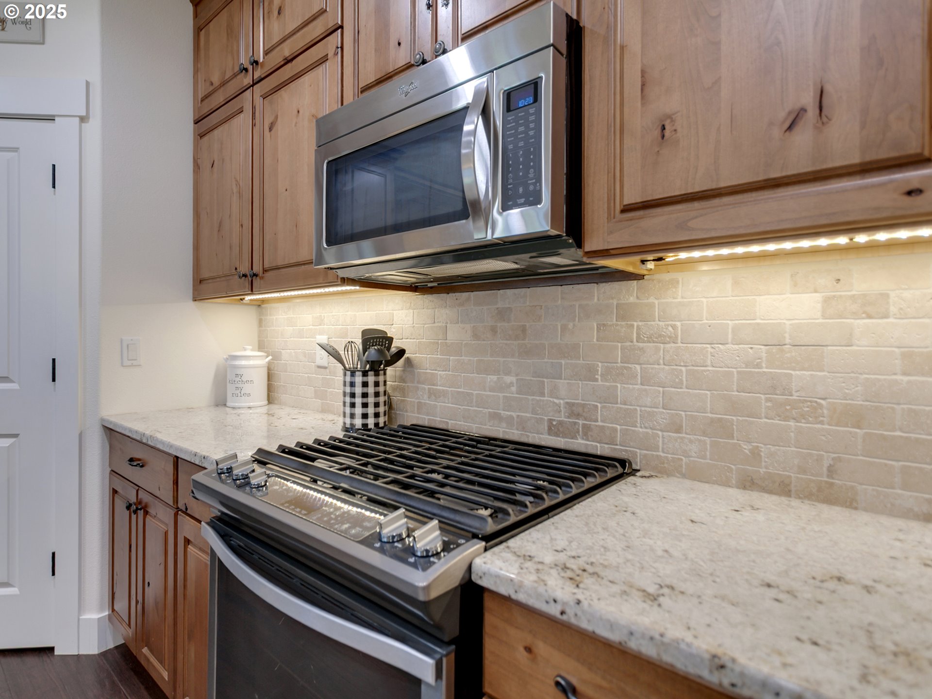 36280 Southeast Hauglum Road Sandy, OR 97055 - Photo 10 of 31 a stove top oven sitting inside of a kitchen