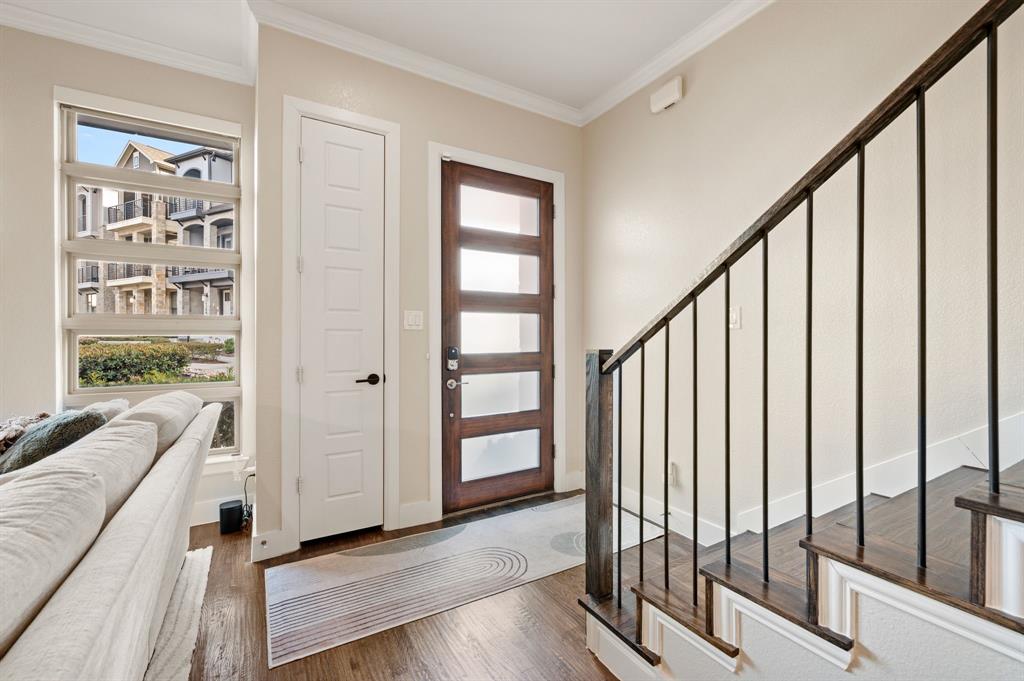 8254 Laflin Lane Dallas, TX 75231 - Photo 3 of 30