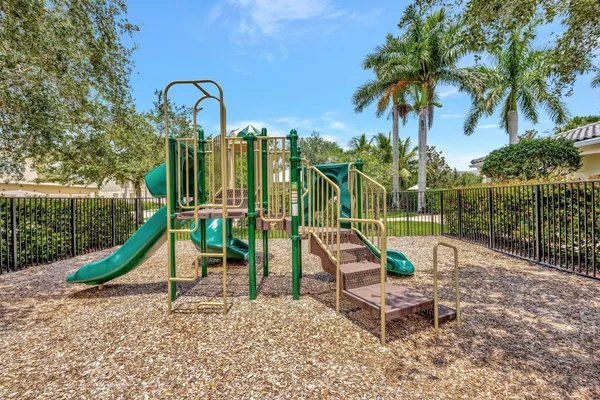 $319,000 | 2990 Southeast Lexington Lakes Drive, Stuart, FL 34994