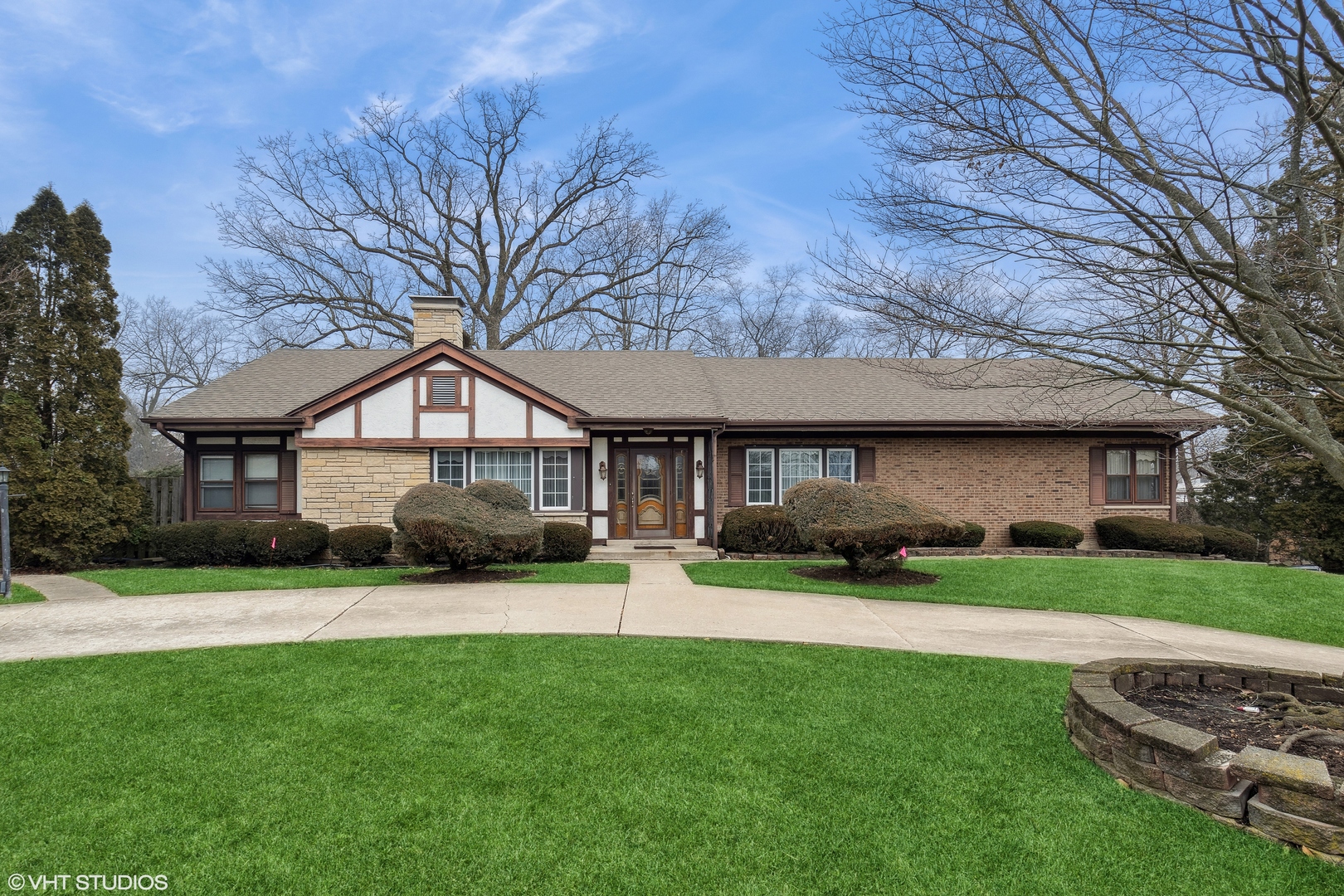 835 Heather Road Deerfield, IL 60015 - Photo 1 of 29 a front view of a house with a garden and yard