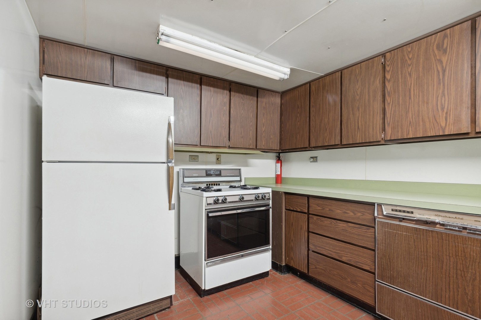 835 Heather Road Deerfield, IL 60015 - Photo 17 of 29 a kitchen with a white stove and refrigerator