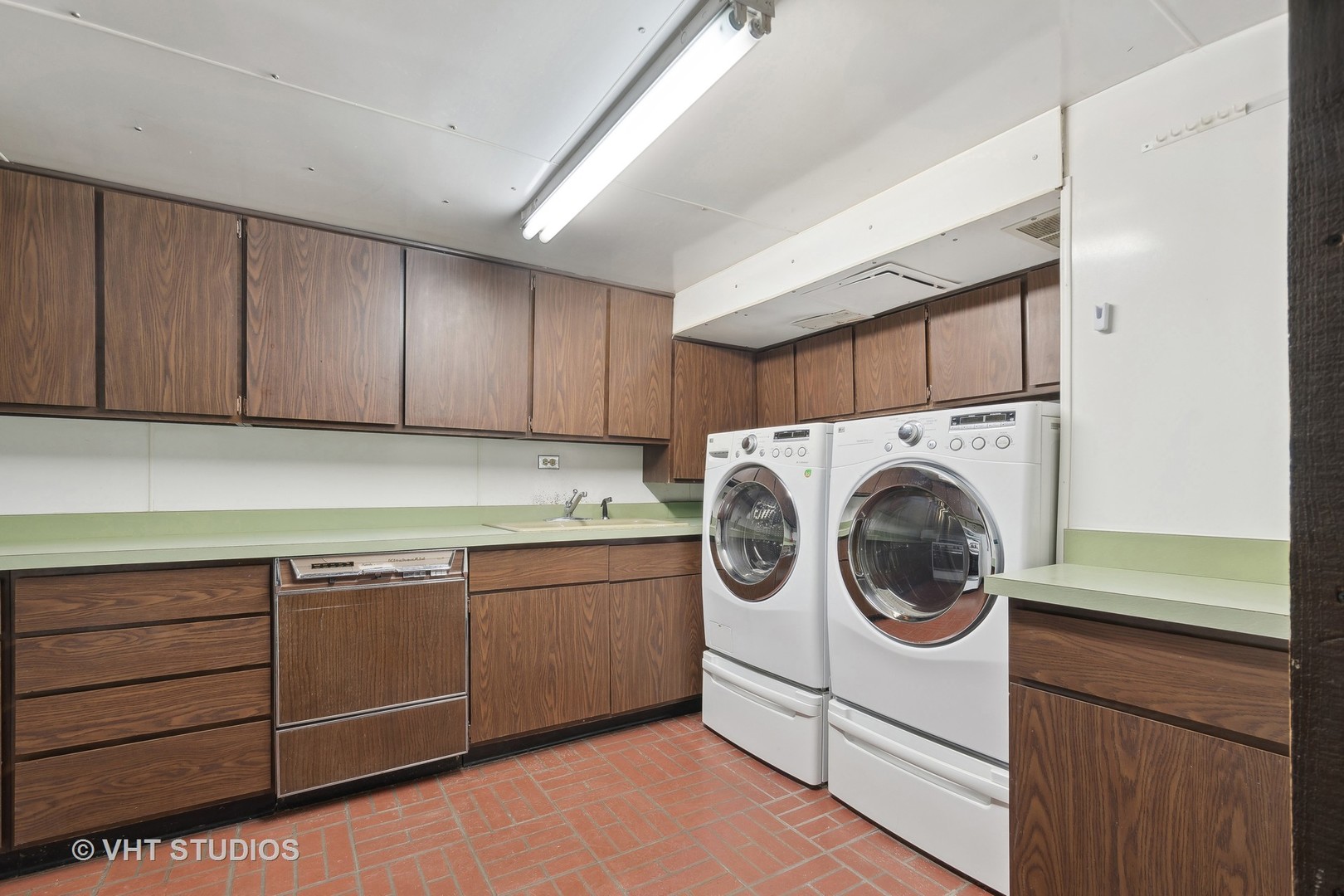 835 Heather Road Deerfield, IL 60015 - Photo 18 of 29 a utility room with sink dryer and washer