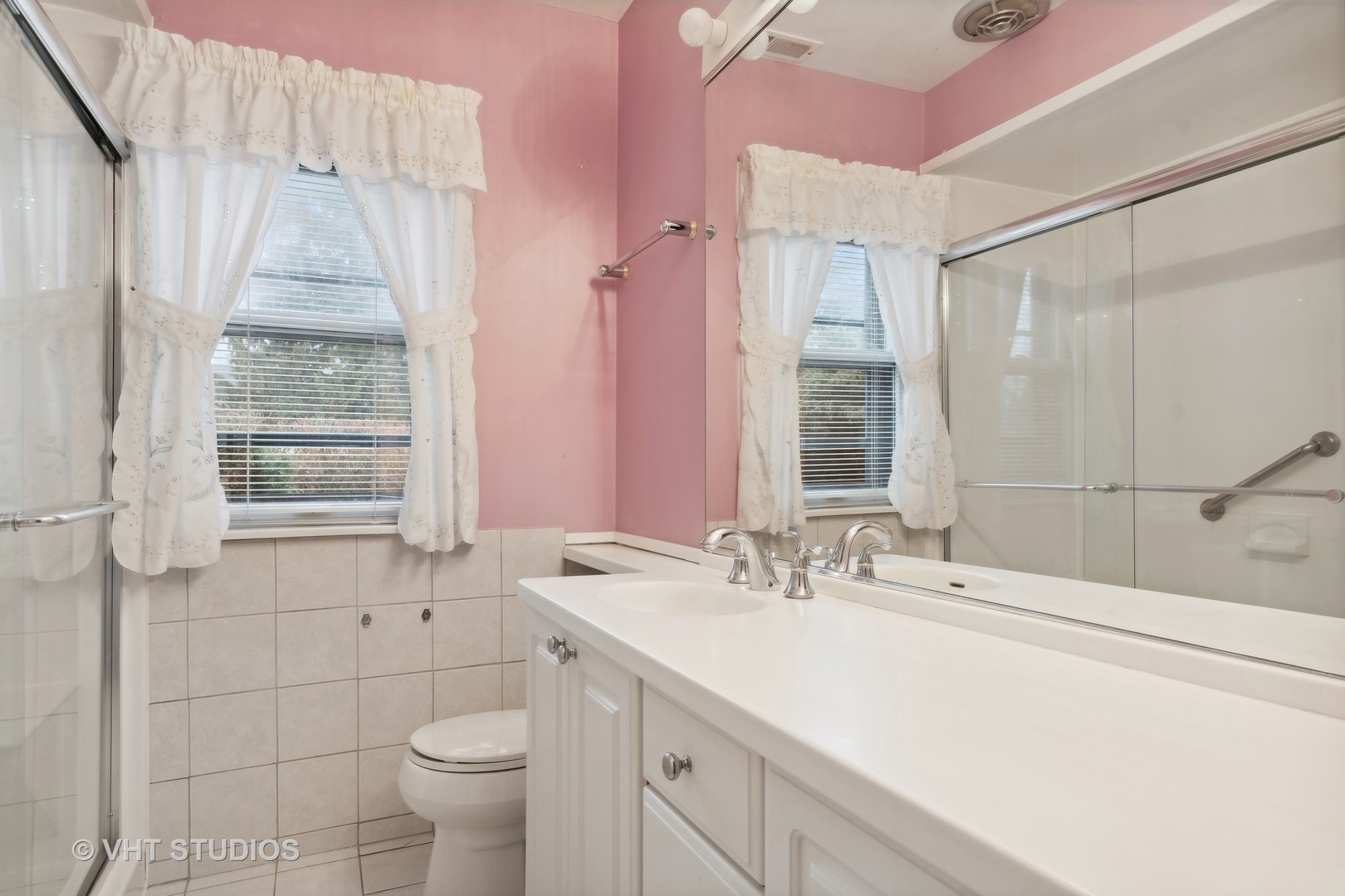 835 Heather Road Deerfield, IL 60015 - Photo 10 of 29 a bathroom with a sink and a toilet