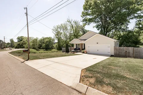 $369,900 | 1305 Park Mere Drive, Columbia, TN 38401