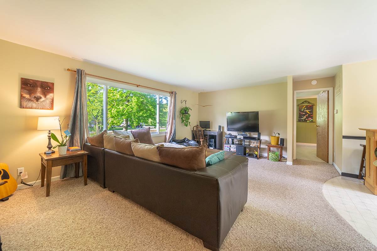 2404 East Ginter Road Midland, MI 48640 - Photo 3 of 15