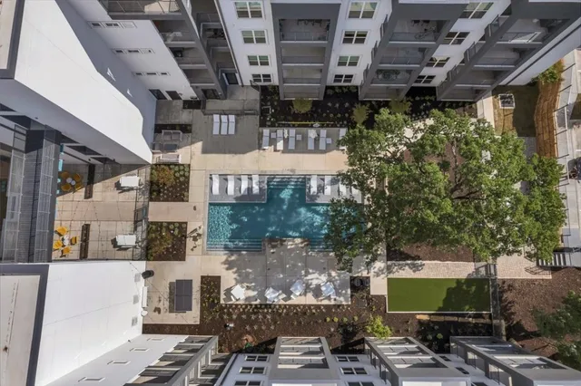 a view of entryway with outdoor area