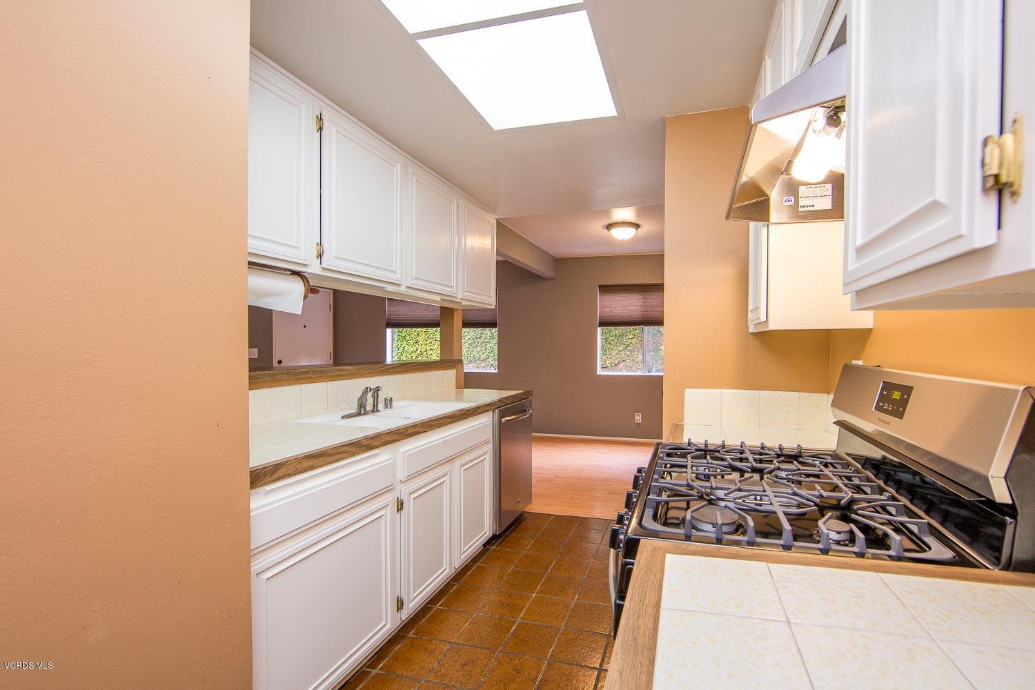 5977 Nelda Street, Unit 3 Simi Valley, CA 93063 - Photo 11 of 20 5977-3Nelda-10