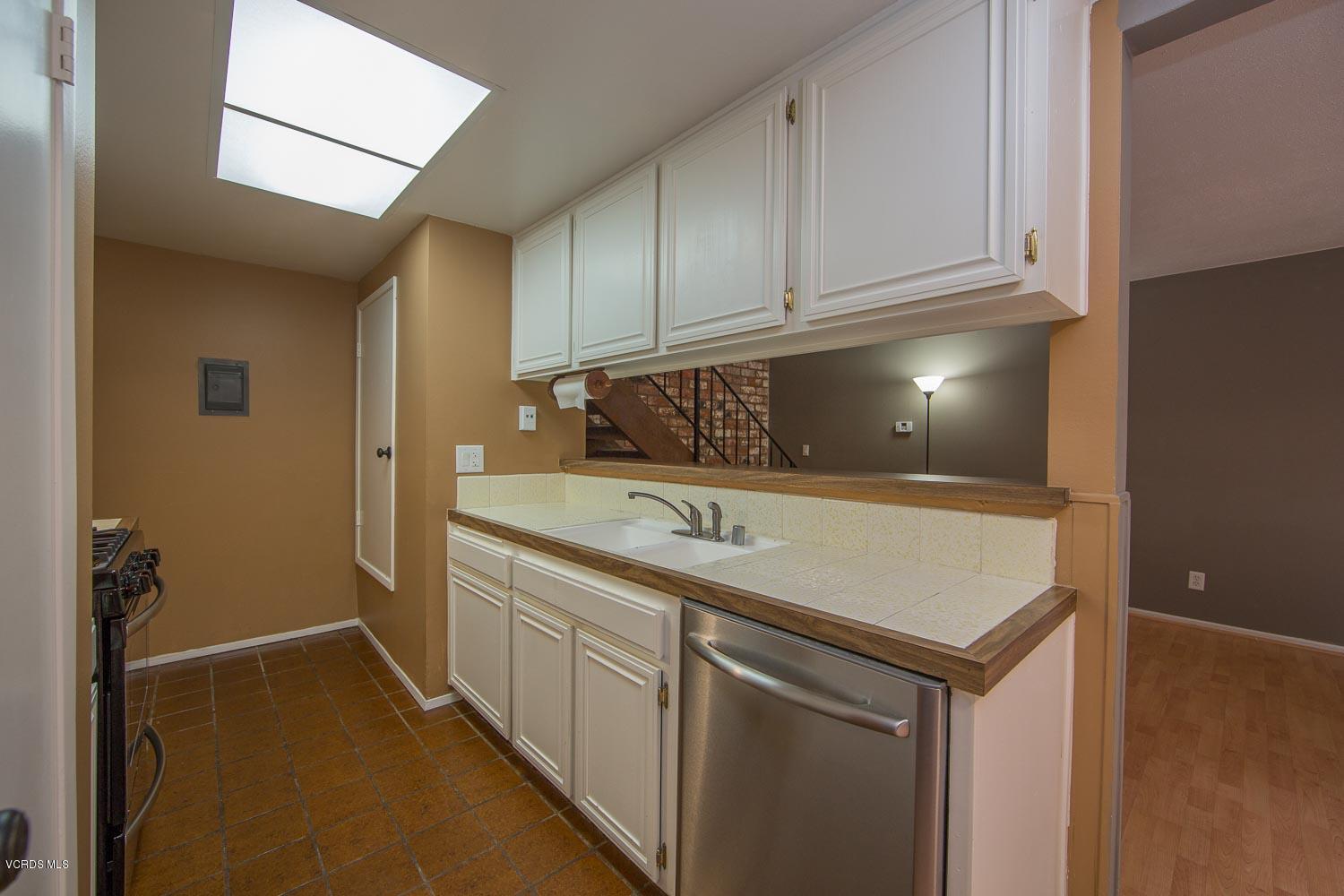 5977 Nelda Street, Unit 3 Simi Valley, CA 93063 - Photo 8 of 20 5977-3Nelda-7