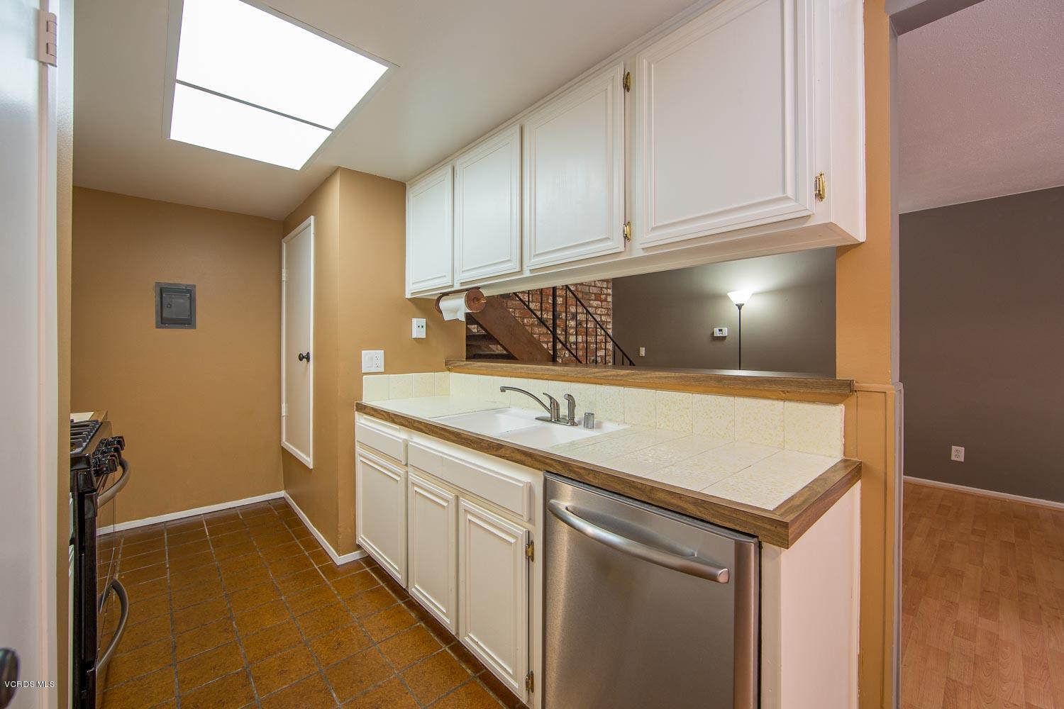 5977 Nelda Street, Unit 3 Simi Valley, CA 93063 - Photo 9 of 20 5977-3Nelda-8