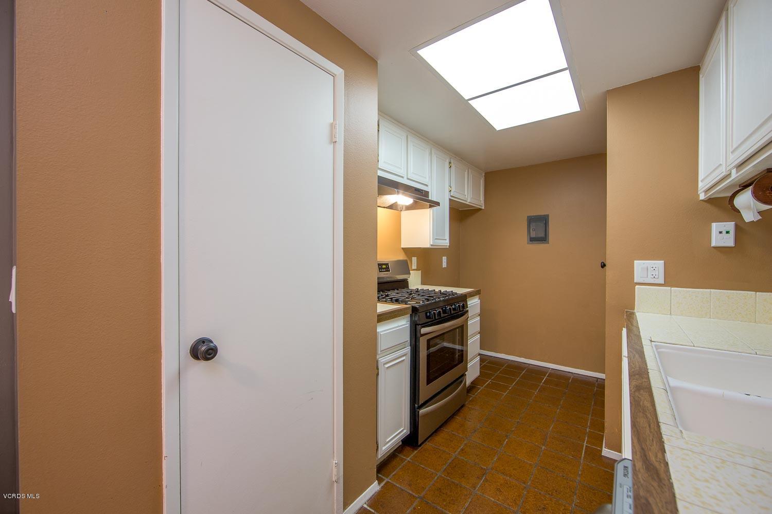 5977 Nelda Street, Unit 3 Simi Valley, CA 93063 - Photo 10 of 20 5977-3Nelda-9