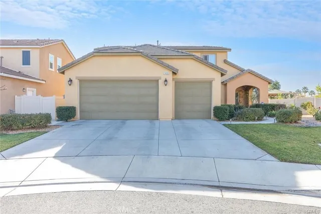 a view of a house with a yard and garage