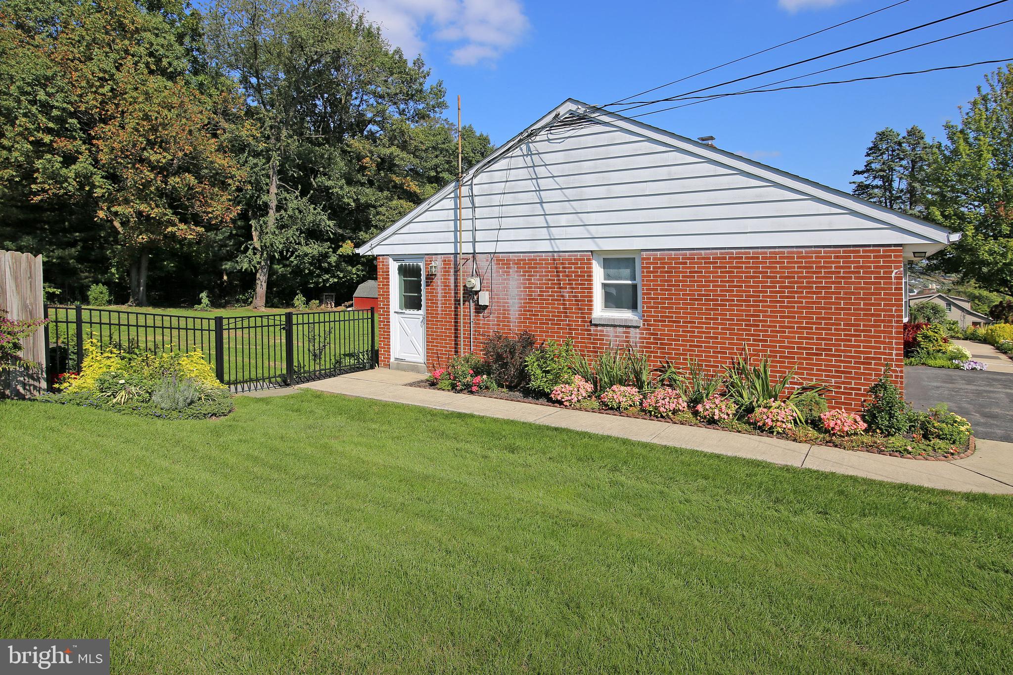 216 Snavely Mill Road Lititz, PA 17543 - Photo 4 of 36