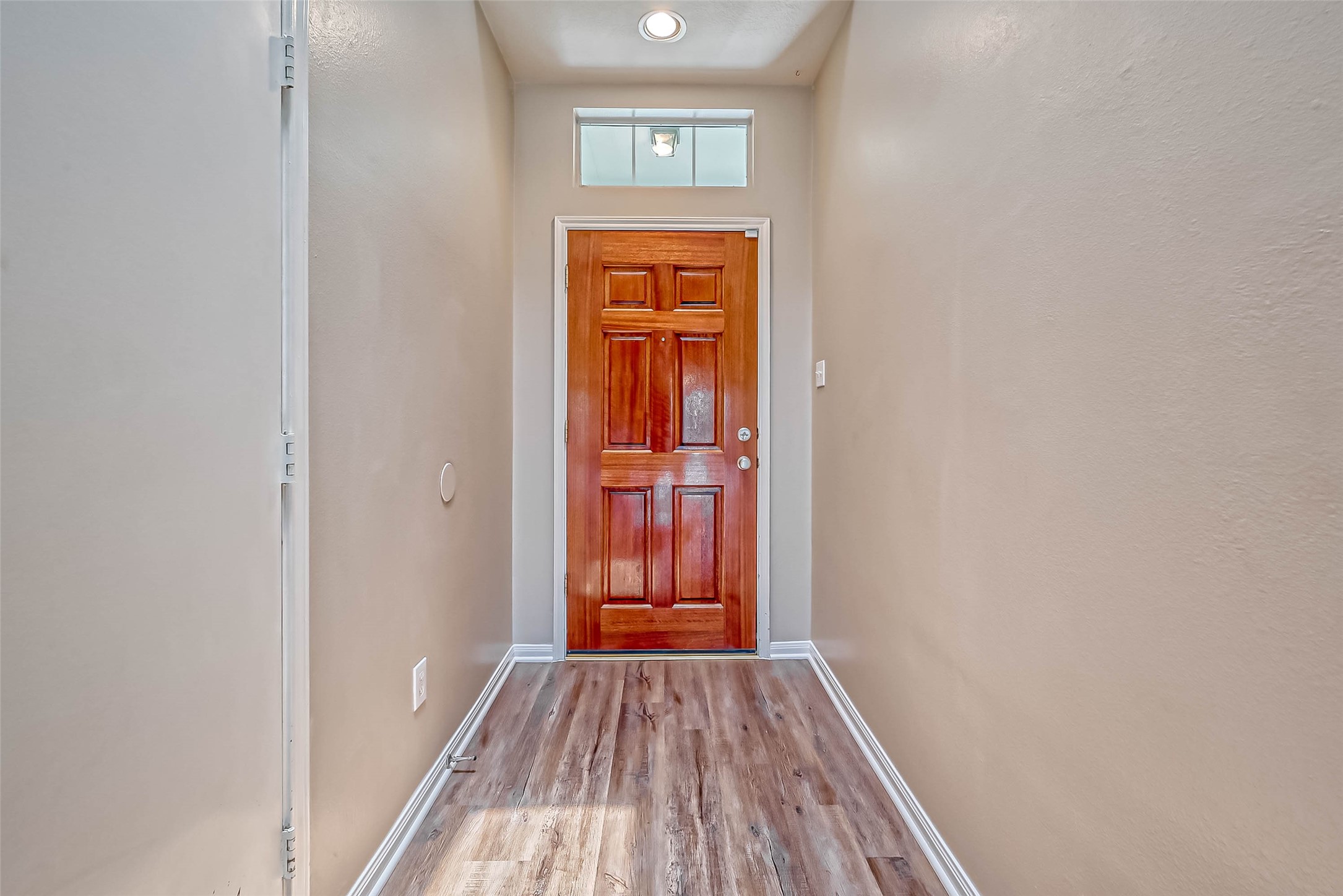 911 Bent Sail Lane League City, TX 77573 - Photo 3 of 34 a view of a hallway with wooden floor