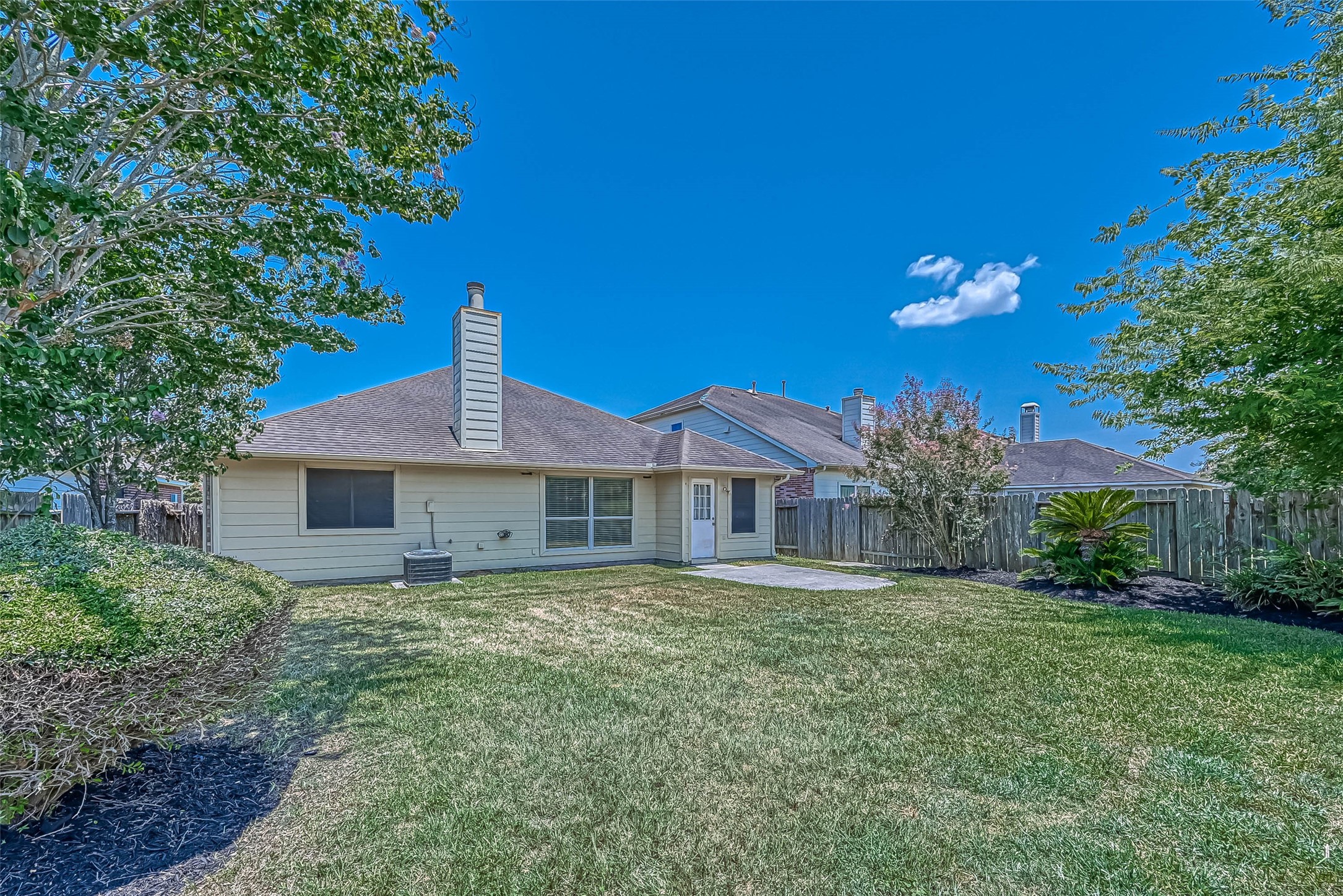 911 Bent Sail Lane League City, TX 77573 - Photo 32 of 34 a view of a house with a yard