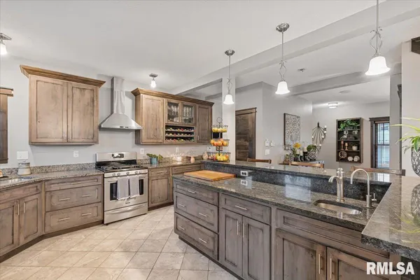 $449,900 | 302 9th Street, Silvis, IL 61282