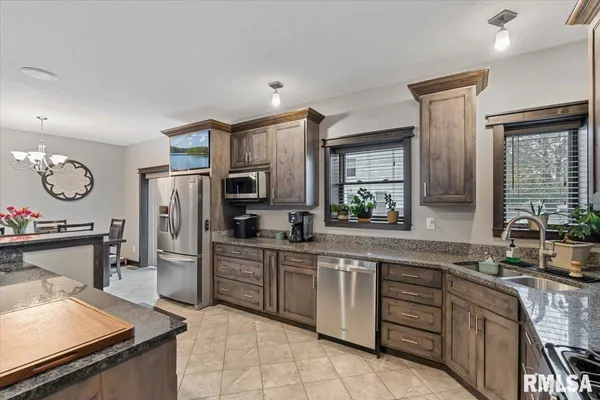 $449,900 | 302 9th Street, Silvis, IL 61282