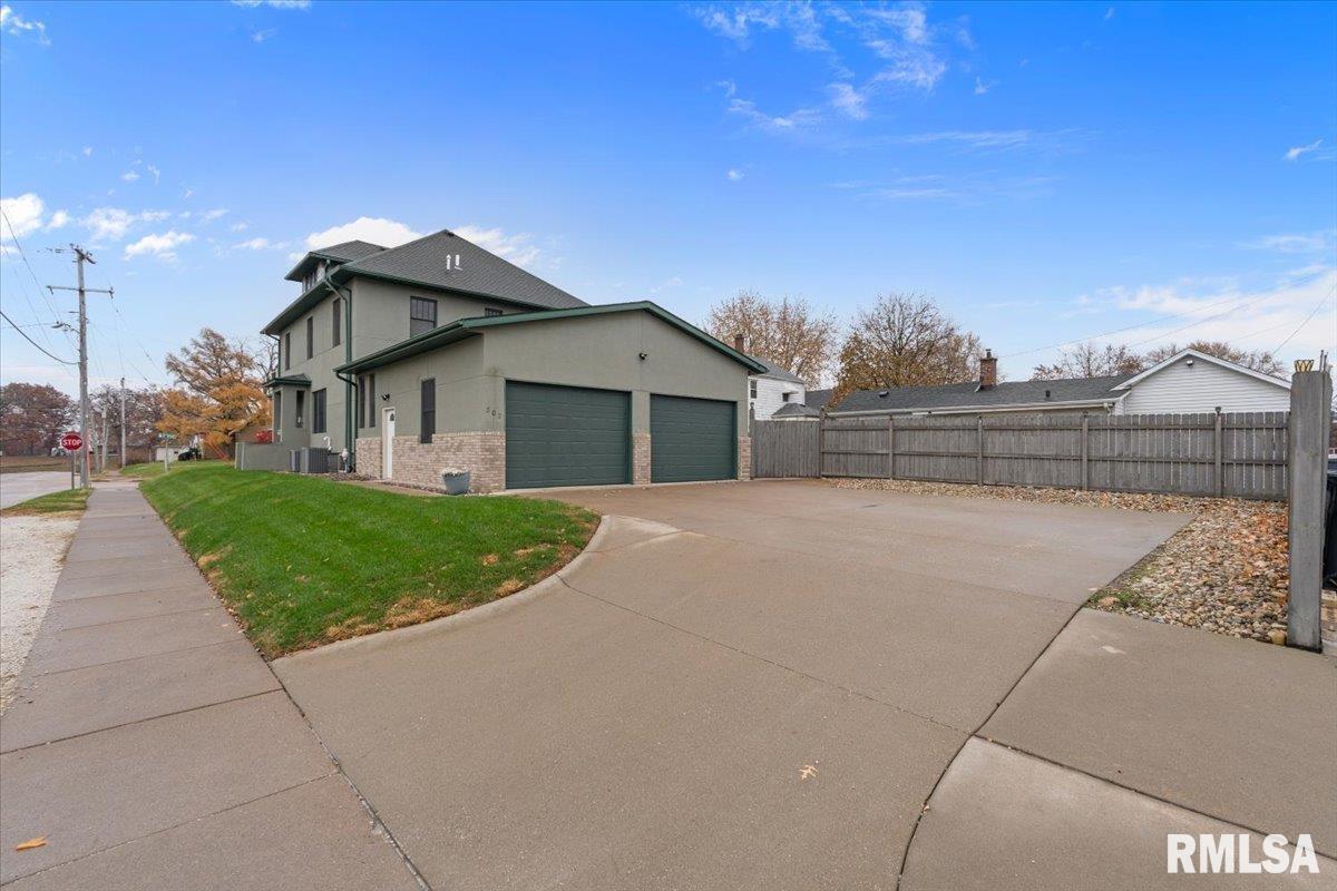 302 9th Street Silvis, IL 61282 - Photo 3 of 67