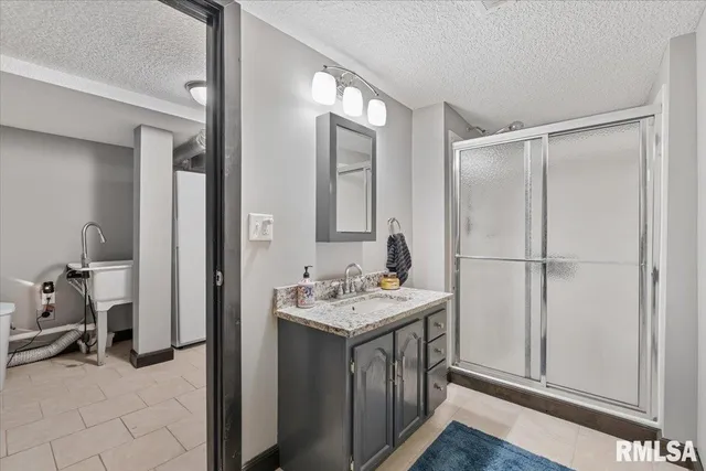 $525,000 | 302 9th Street, Silvis, IL 61282