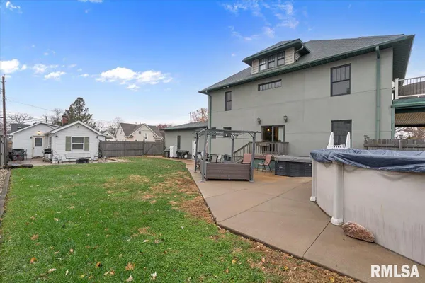 $449,900 | 302 9th Street, Silvis, IL 61282