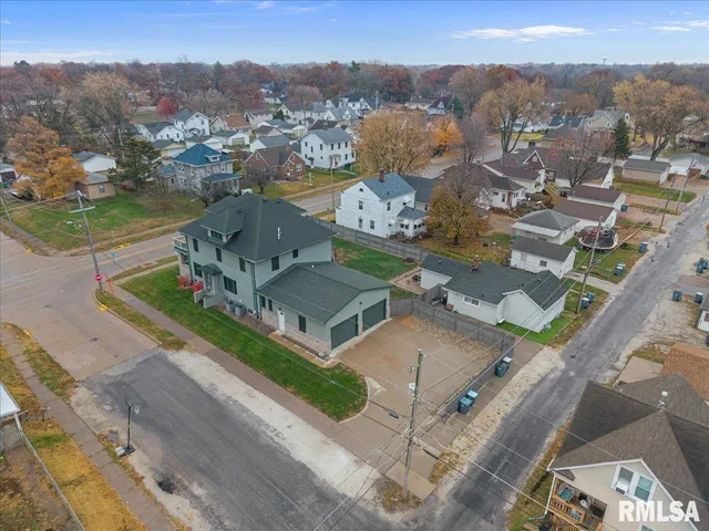 $525,000 | 302 9th Street, Silvis, IL 61282