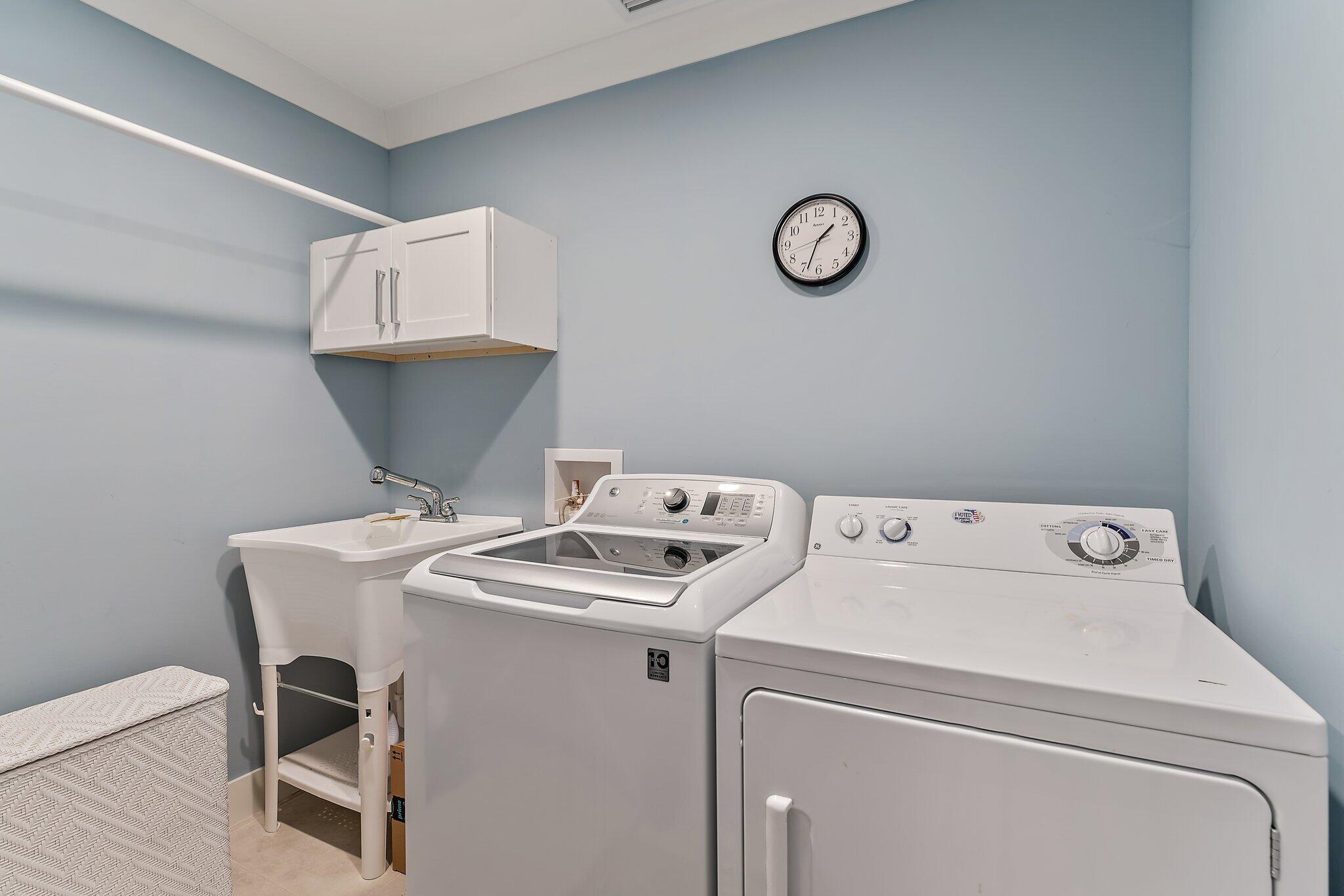 19101 Southeast Sea Turtle Court, Unit 202 Jupiter, FL 33469 - Photo 30 of 35 a utility room with dryer and washer