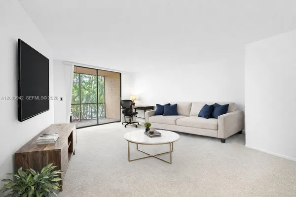 $1,900 | 3800 North Hills Drive, Unit 206, Hollywood, FL 33021