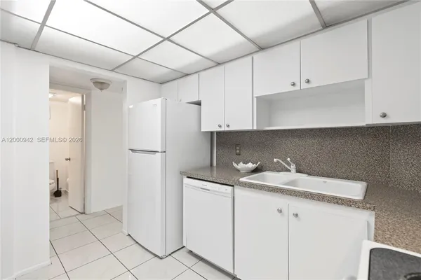 $1,900 | 3800 North Hills Drive, Unit 206, Hollywood, FL 33021