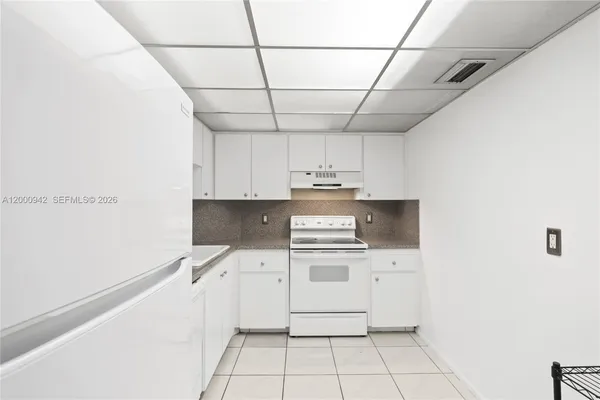 $1,900 | 3800 North Hills Drive, Unit 206, Hollywood, FL 33021