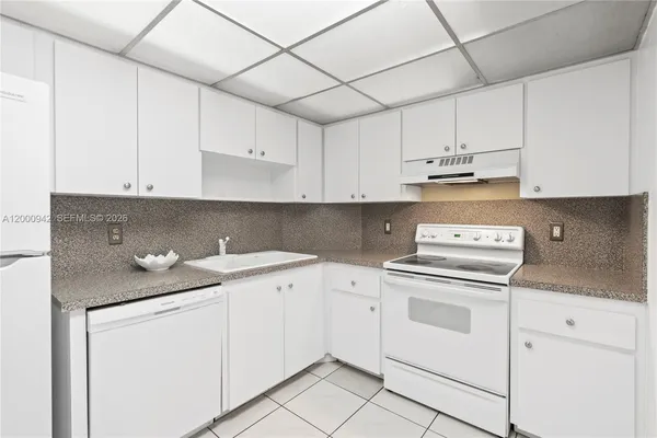 $1,900 | 3800 North Hills Drive, Unit 206, Hollywood, FL 33021