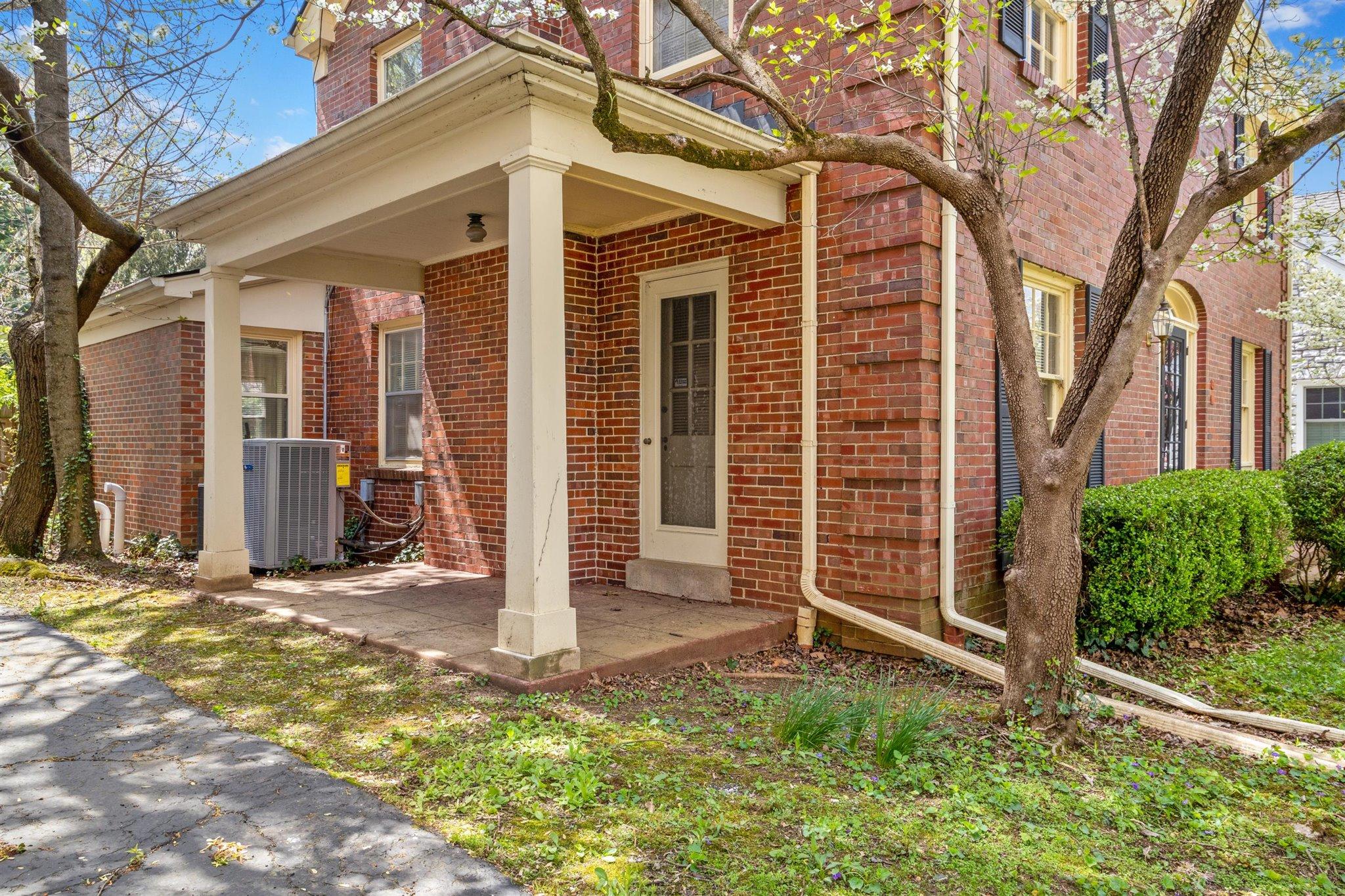 472 Hart Road Lexington, KY 40502 - Photo 23 of 28 25-Exterior Front