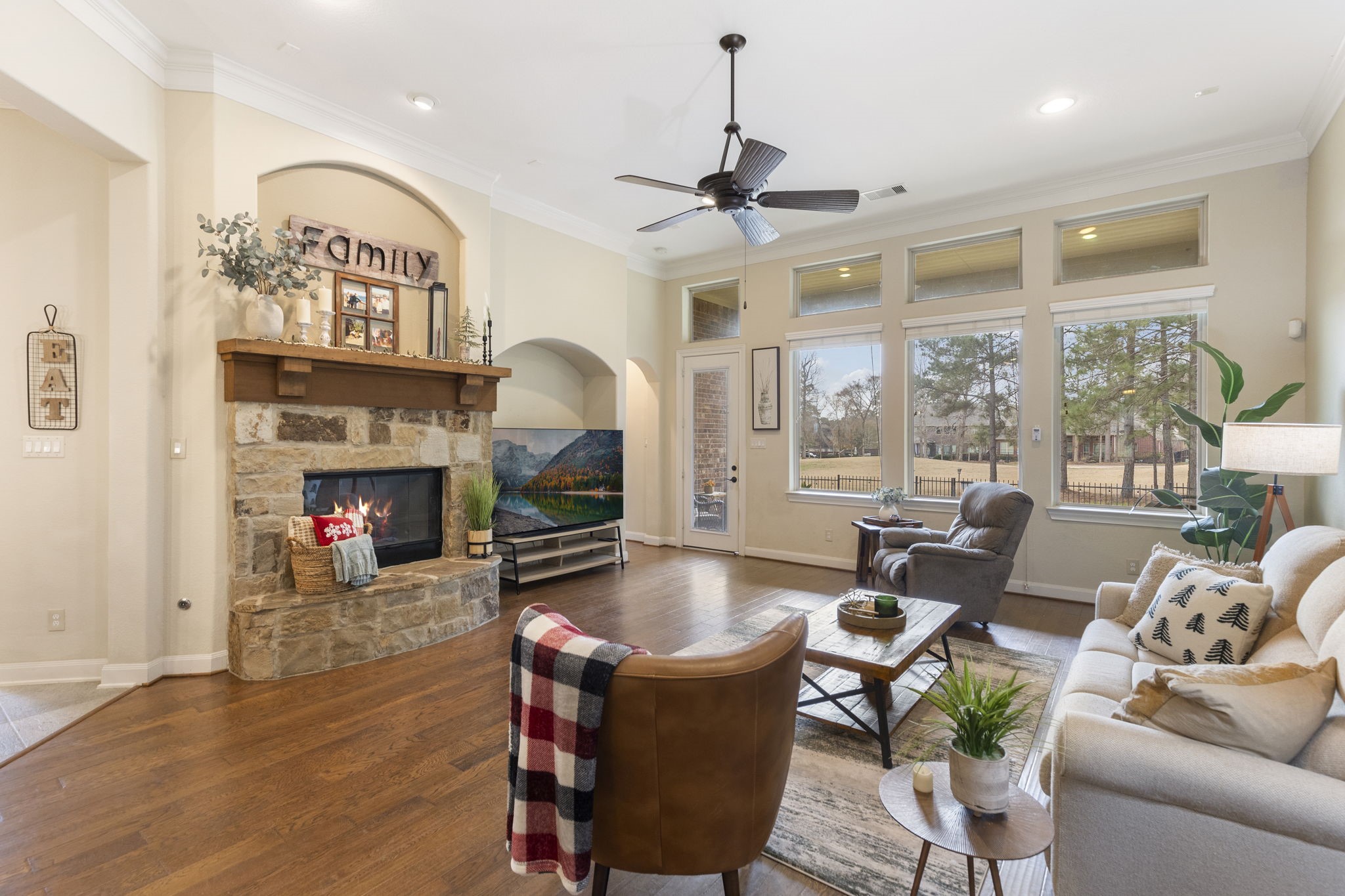 4787 Jackson Square Drive Conroe, TX 77304 - Photo 8 of 41