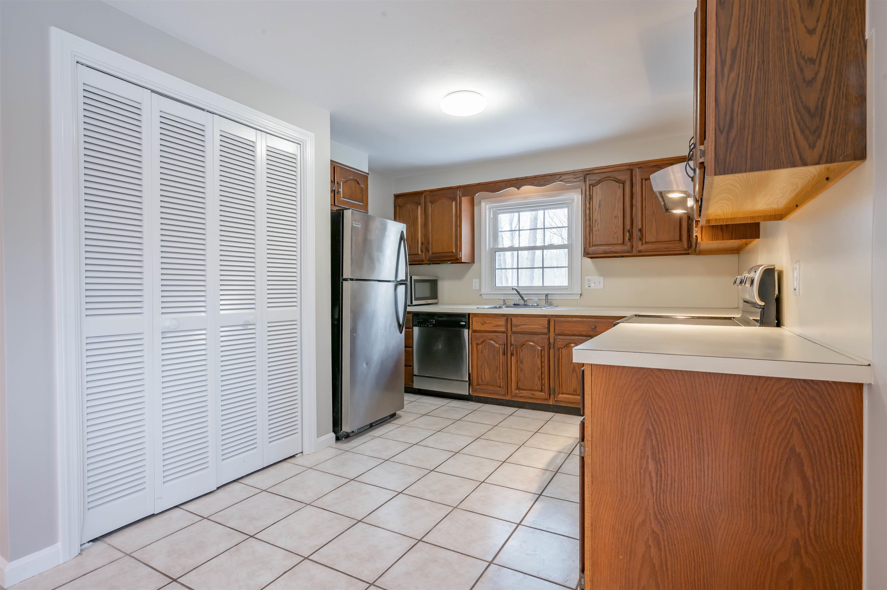 77 Walker Road Atkinson, NH 03811 - Photo 11 of 44