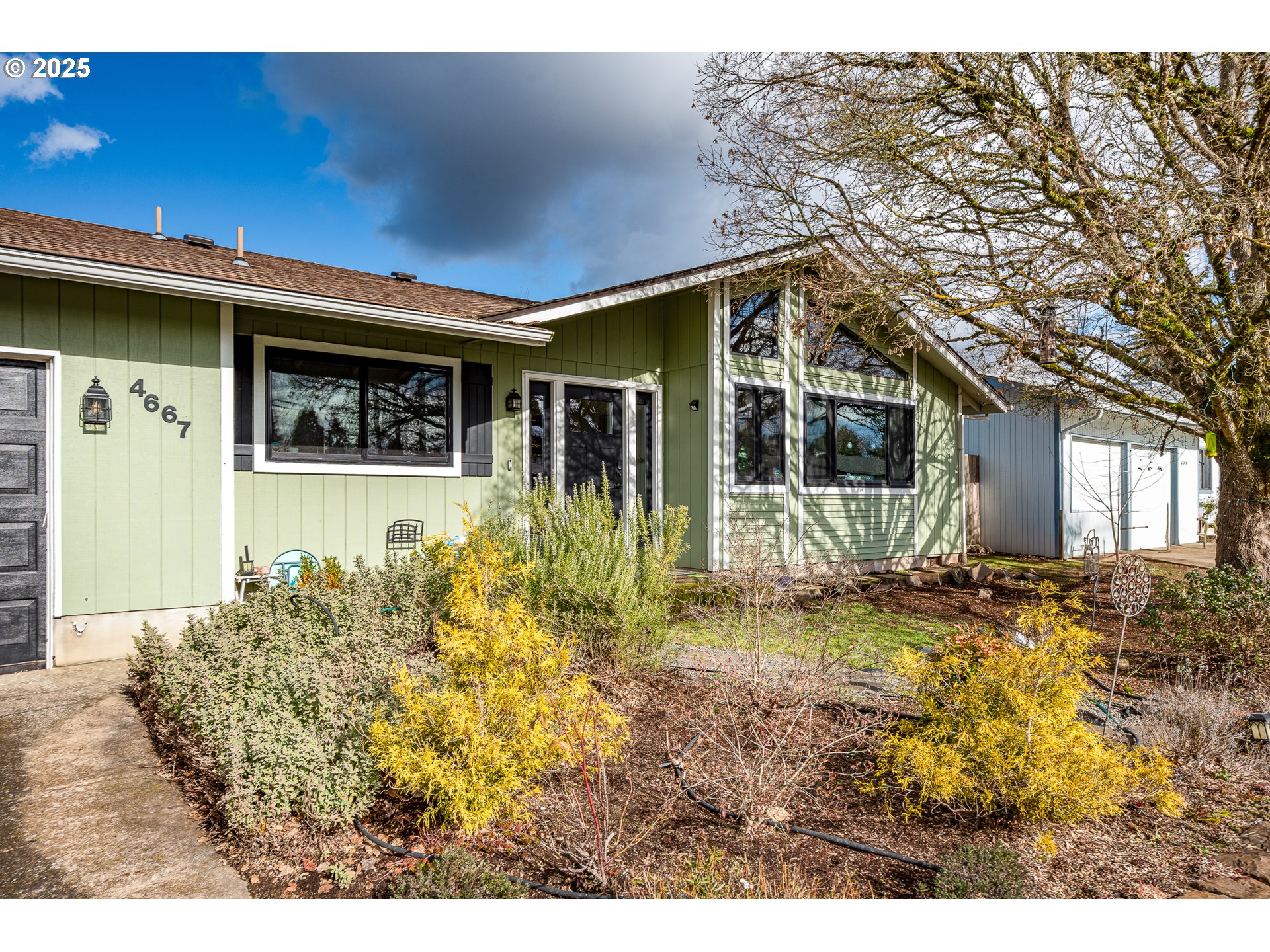 4667 Marshall Avenue Eugene, OR 97402 - Photo 2 of 33