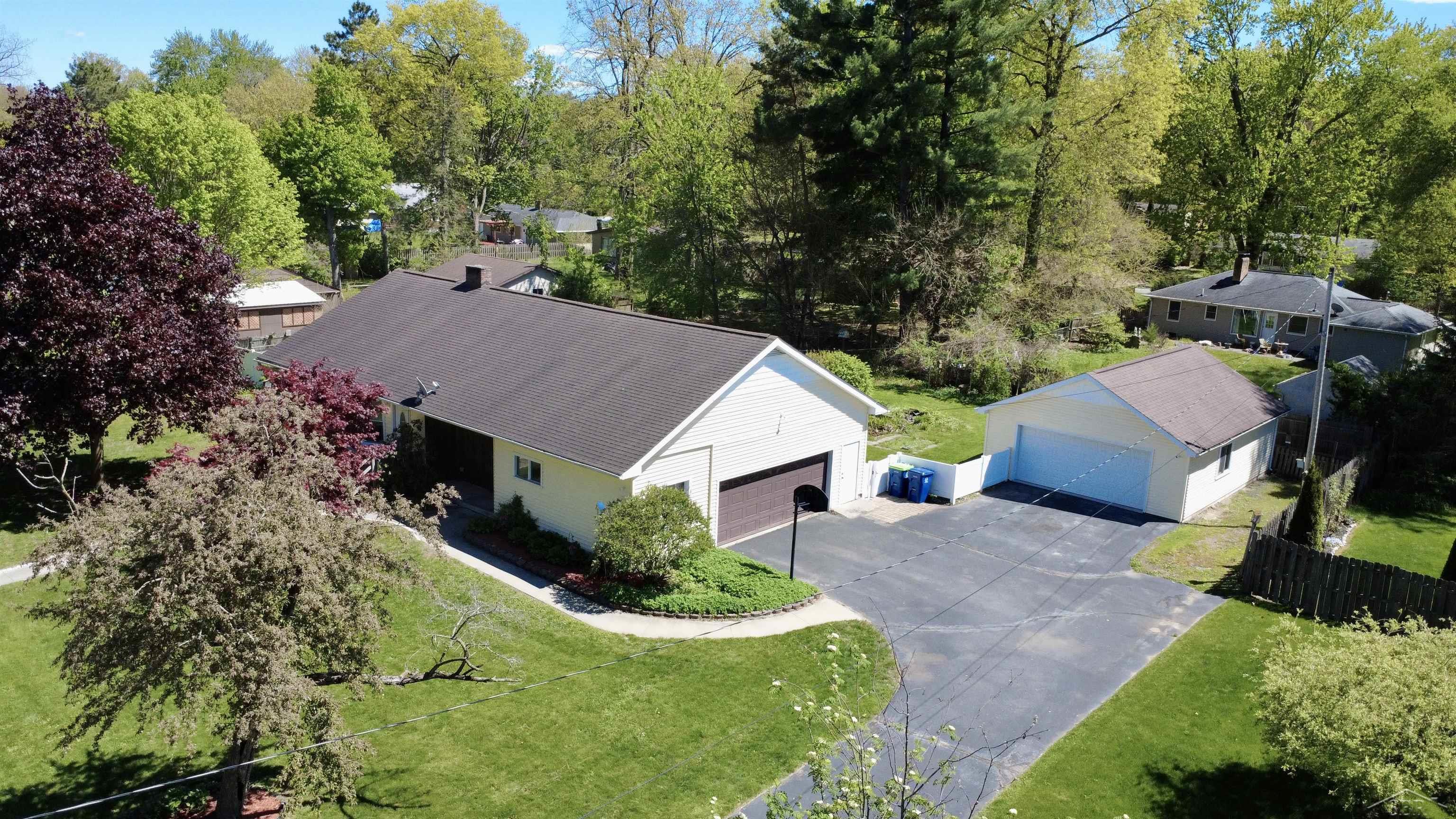 3280 Dixie Court Bridgeport, MI 48601 - Photo 2 of 24