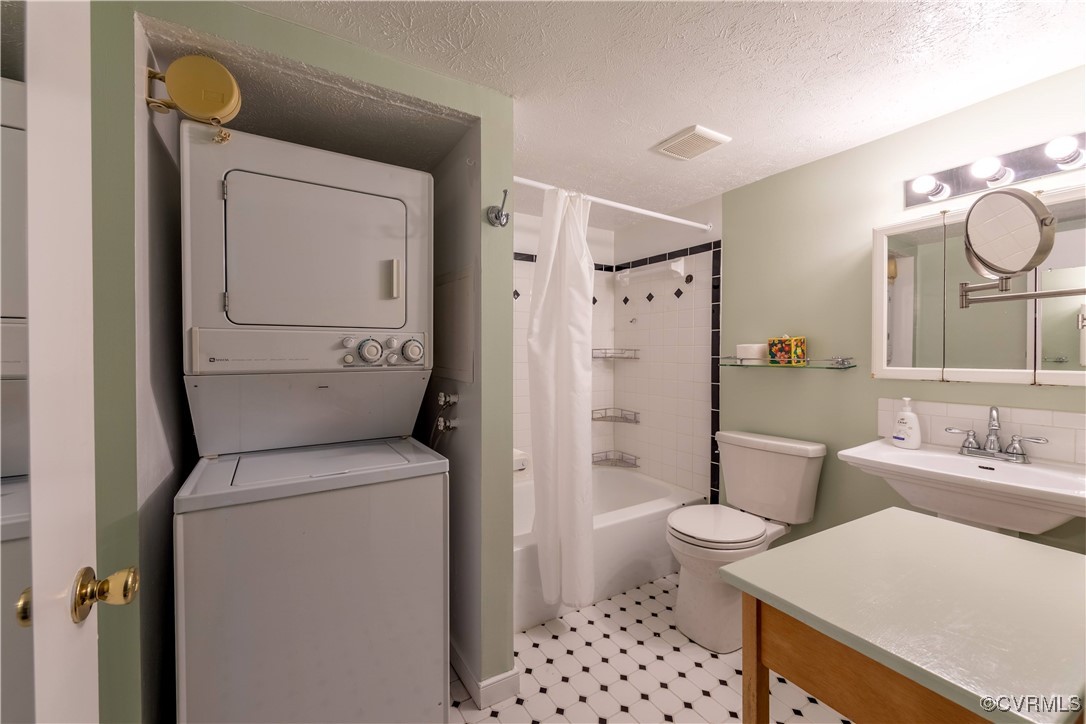 1503 Largo Road, Unit 304 Henrico, VA 23238 - Photo 9 of 17 w/ Stacked washer & dryer