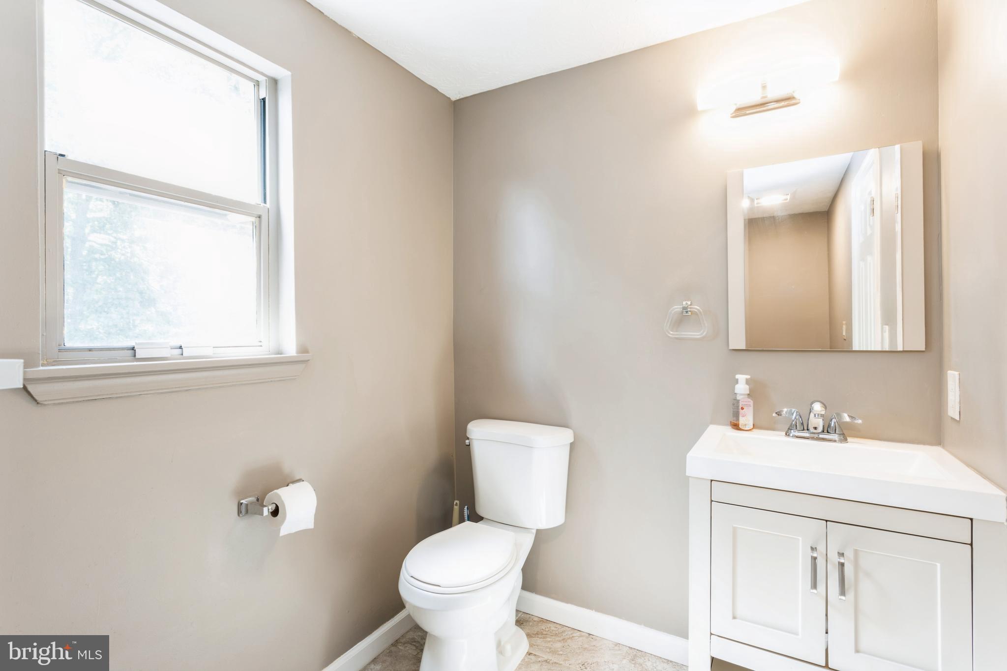 2750 Parallel Path Abingdon, MD 21009 - Photo 24 of 41 2nd floor full bath