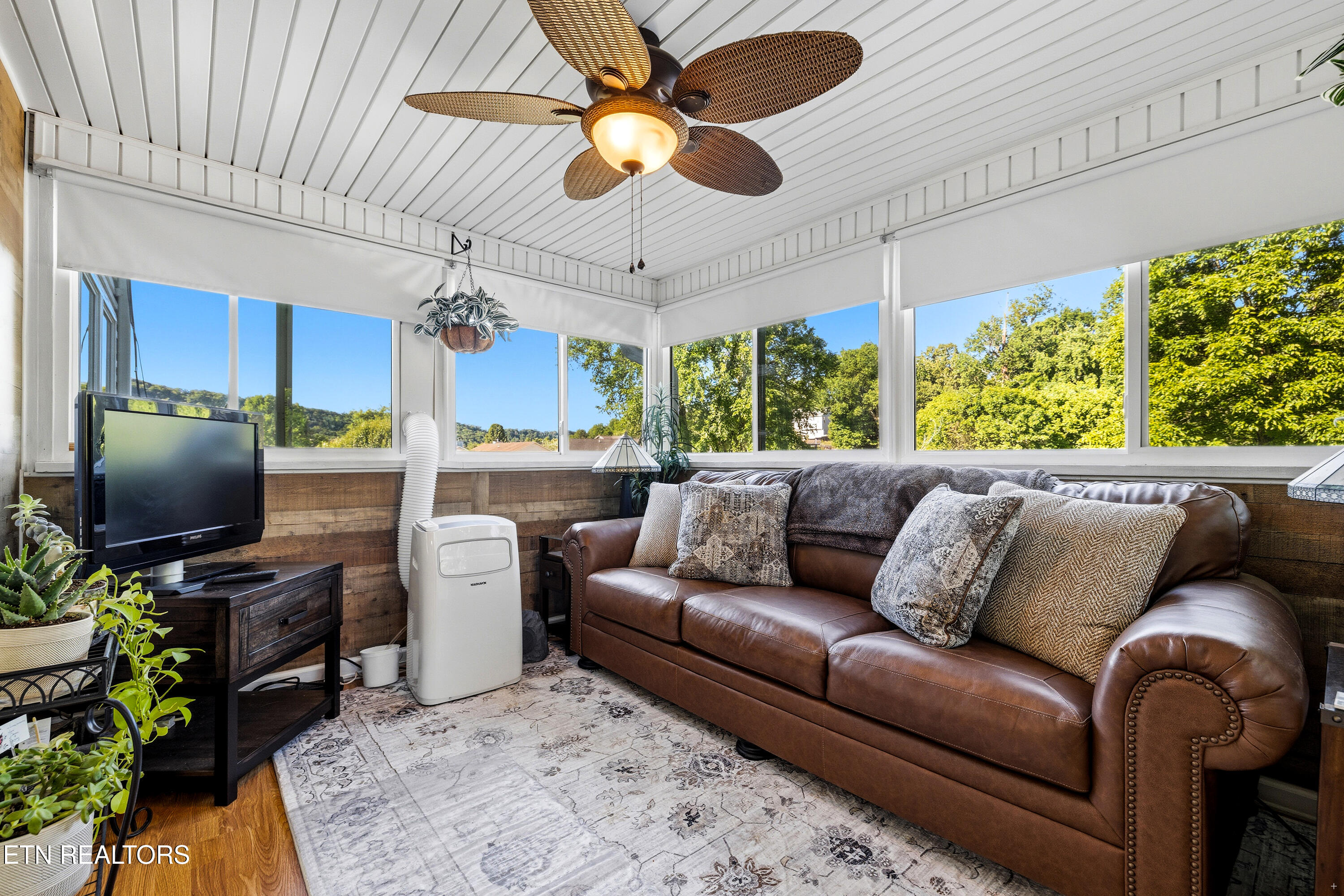 6835 Rambling Brooks Lane Knoxville, TN 37918 - Photo 30 of 35 Sunroom Off Kitchen