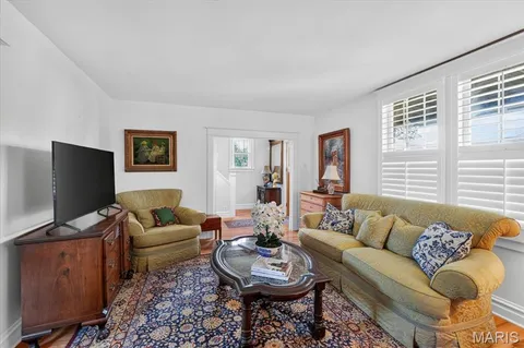 $439,900 | 471 South Clay Avenue, St. Louis, MO 63122