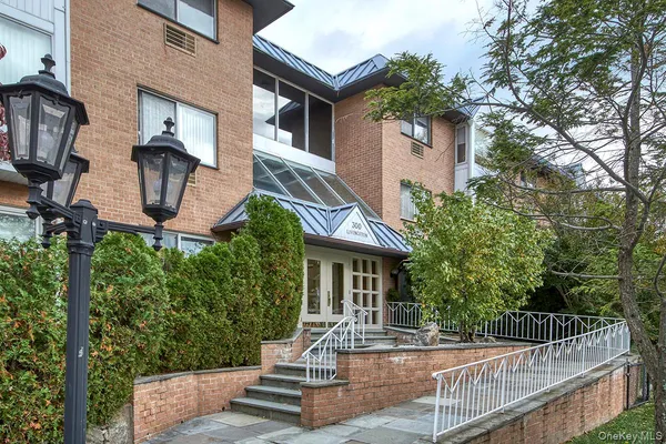 $675,000 | 300 Livingston Avenue, Unit 2A, Mamaroneck, NY 10543