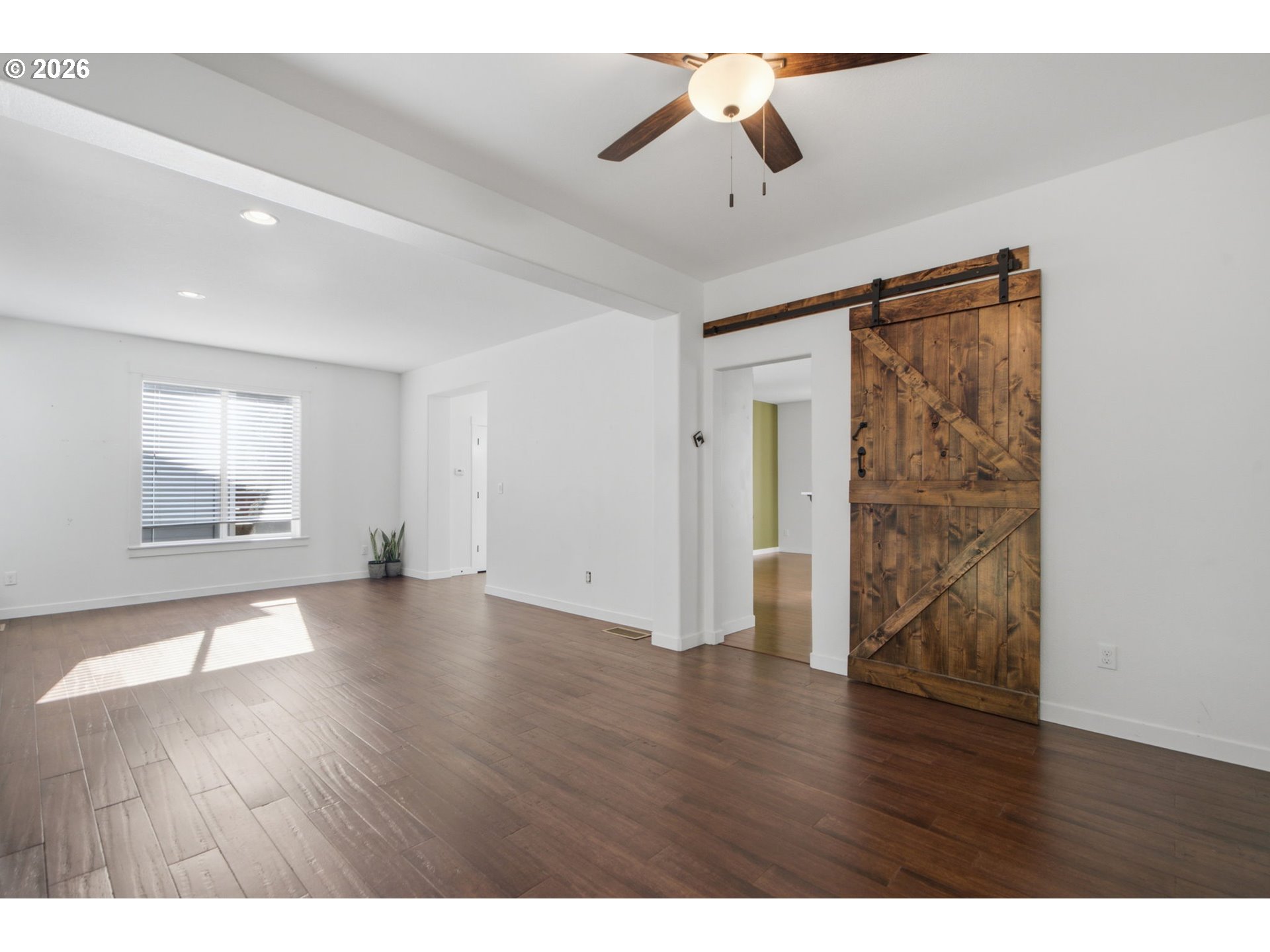 35914 Chinook Street Sandy, OR 97055 - Photo 10 of 28 Living Room
