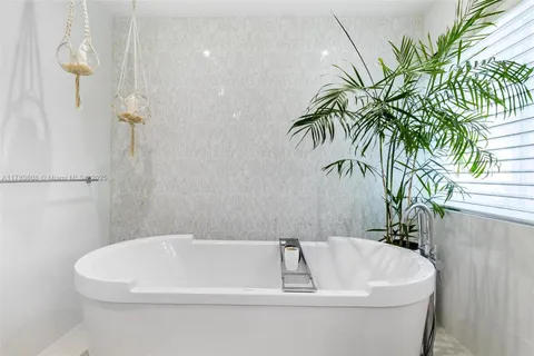 $4,499,000 | 2550 Flamingo Drive, Miami Beach, FL 33140