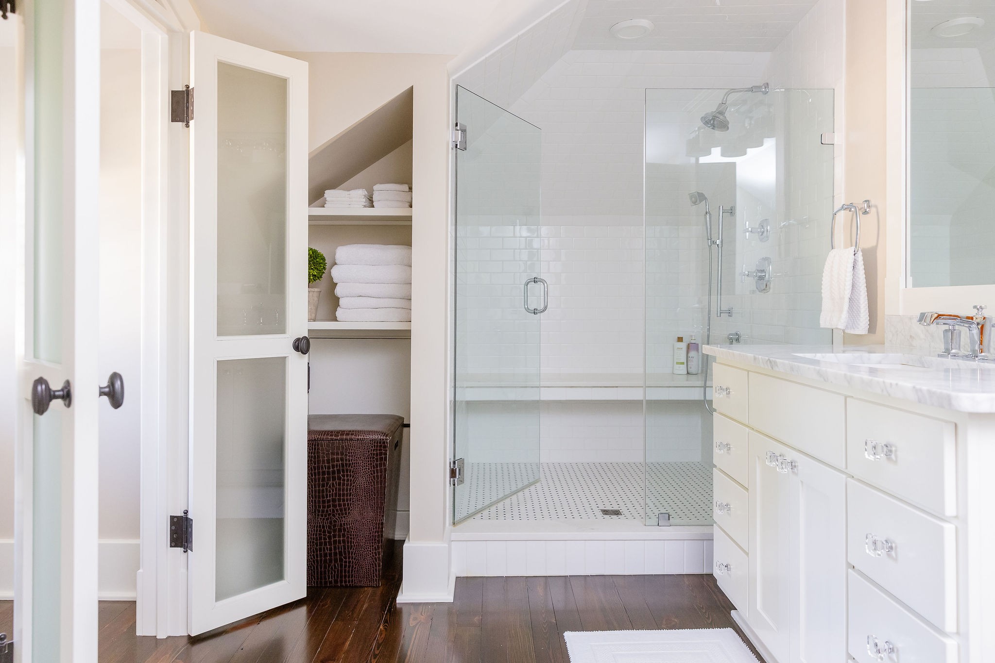 200 Battle Avenue Franklin, TN 37064 - Photo 60 of 95 a bathroom with a shower and a sink