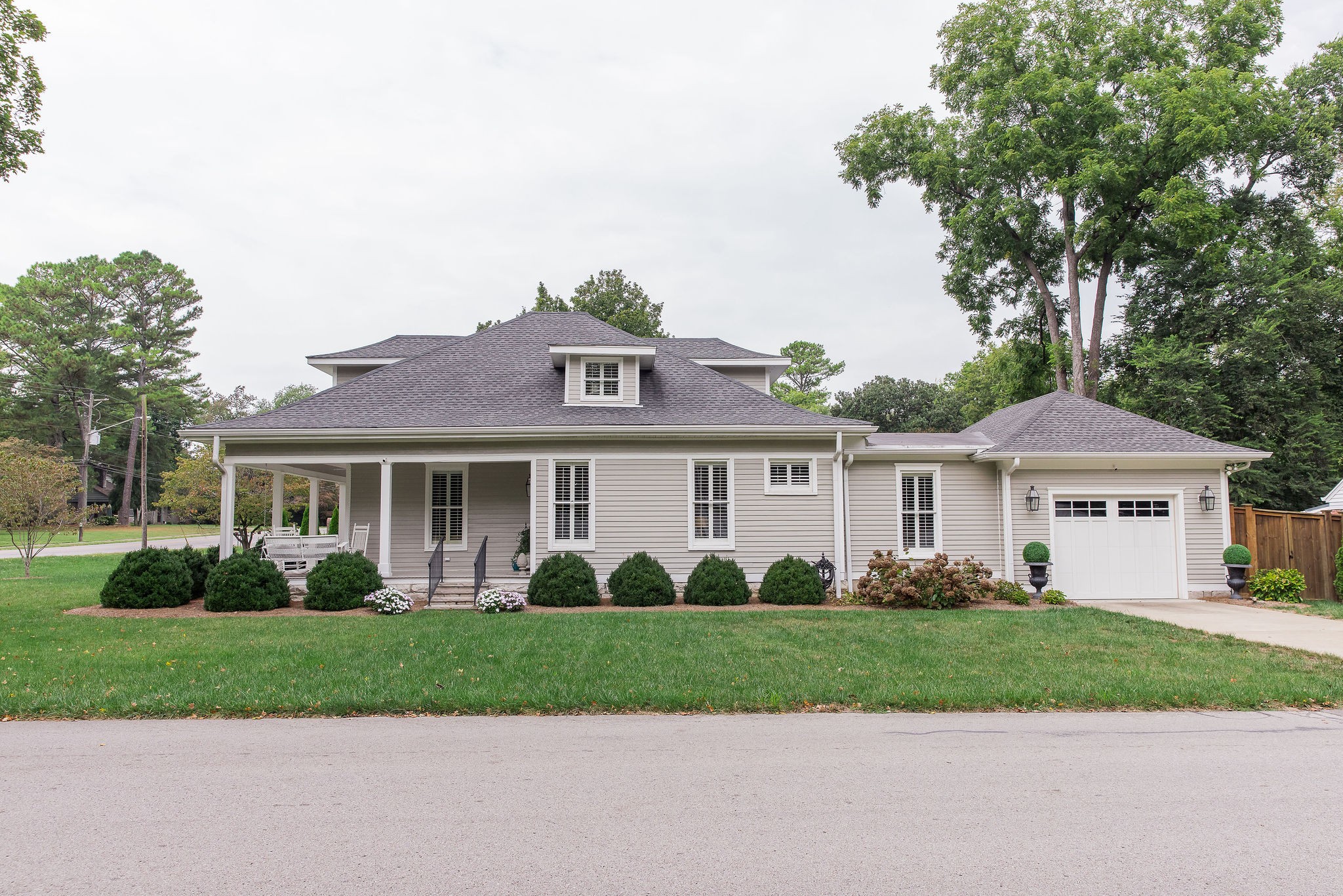 200 Battle Avenue Franklin, TN 37064 - Photo 88 of 95 a front view of a house with a garden