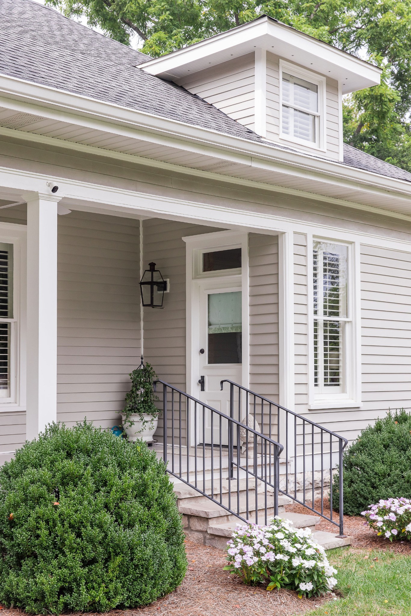 200 Battle Avenue Franklin, TN 37064 - Photo 90 of 95 a front view of a house with a garden