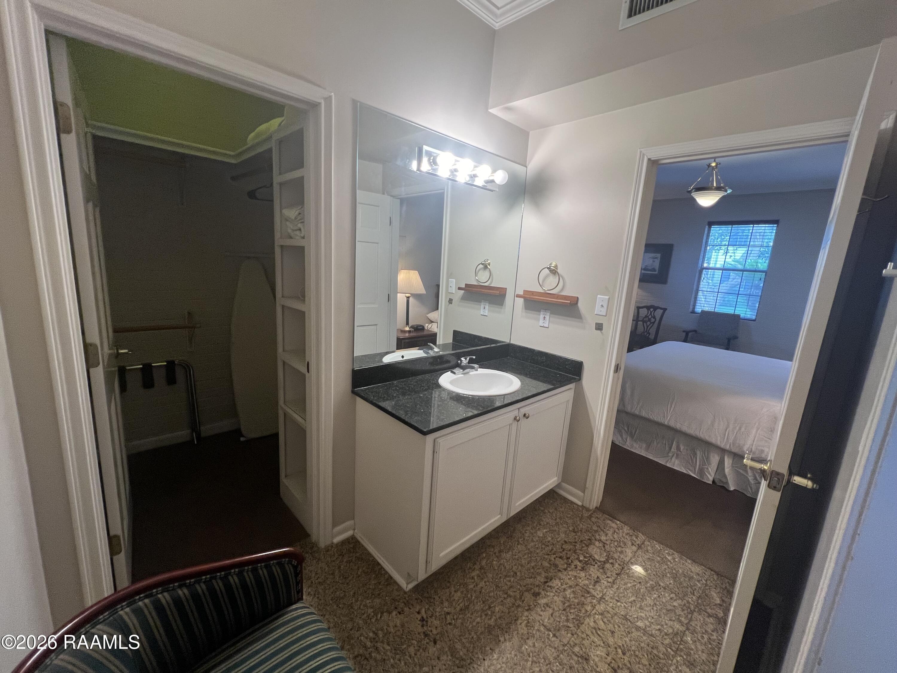 213 Bendel Road, Unit 111 Lafayette, LA 70503 - Photo 10 of 31 Bathroom