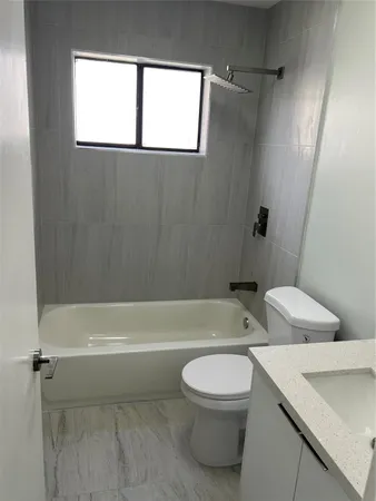 $1,750 | 9920 Northwest 68th Place, Unit 210, Tamarac, FL 33321