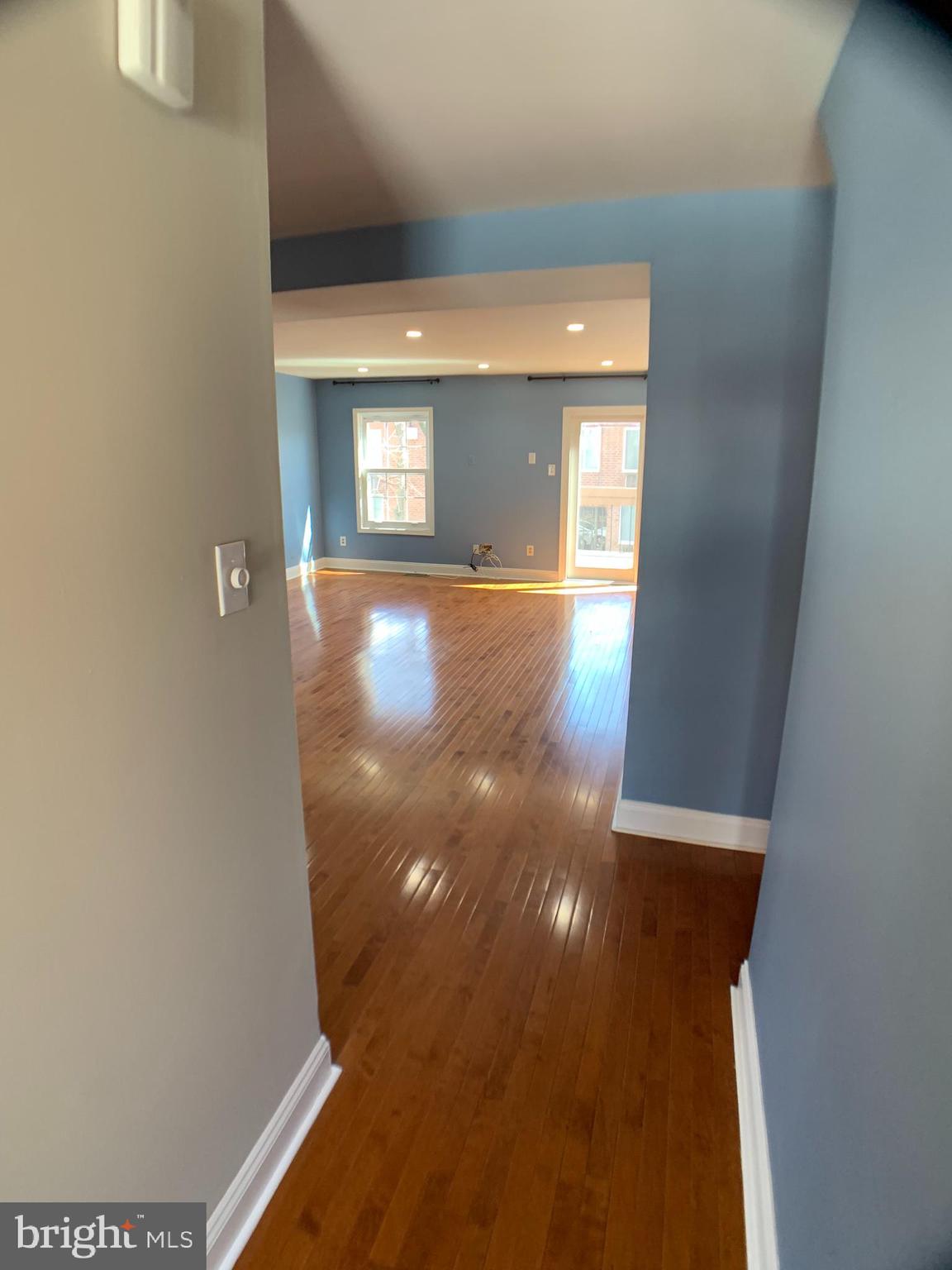 7925 Ridge Avenue, Unit 28 Philadelphia, PA 19128 - Photo 9 of 39 Living Room